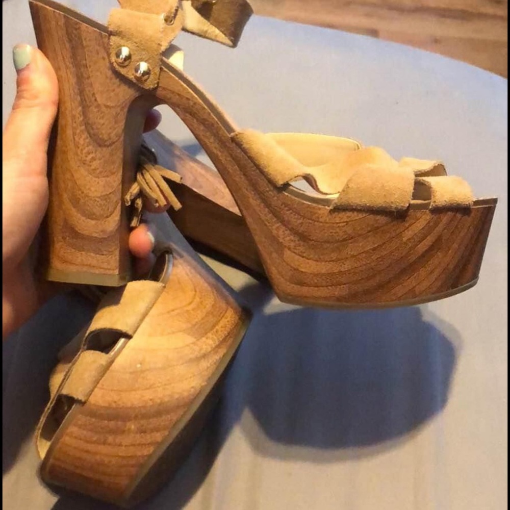 Guess wedges